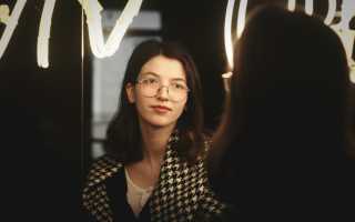 Позволяет лапать себя: измена или просто игра? Мнение экспертов