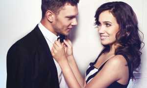 Почему женщины флиртуют с другими мужчинами: причины и последствия