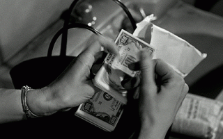 Мужчина предложил денег: как реагировать в разных ситуациях?