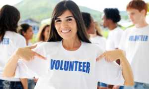 Почему некоторые люди выбирают путь помощи другим и становятся волонтерами в обществе?