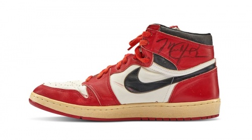 Air Jordan 1 «Chicago» - $560,000