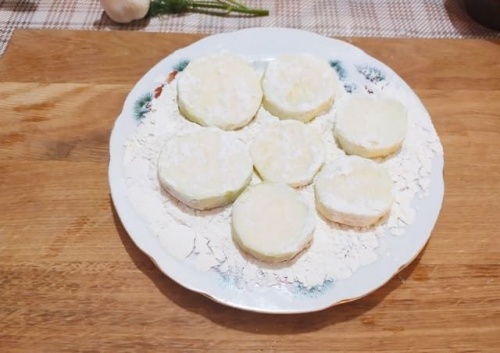 В муке