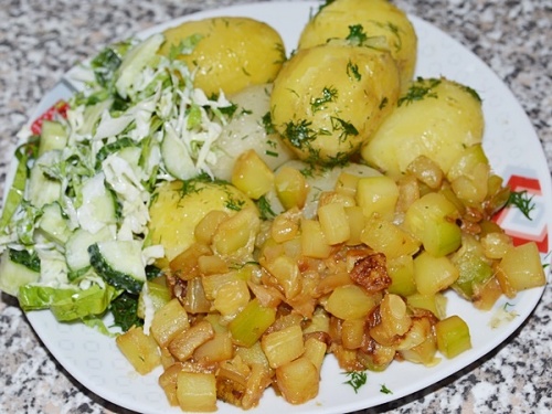 Сколько жарить кабачки кубиками