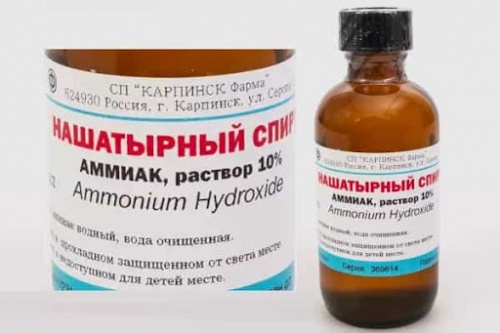 нашатырем