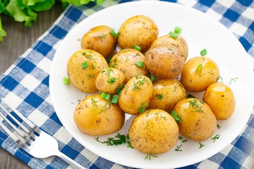 Вареная молодая картошка