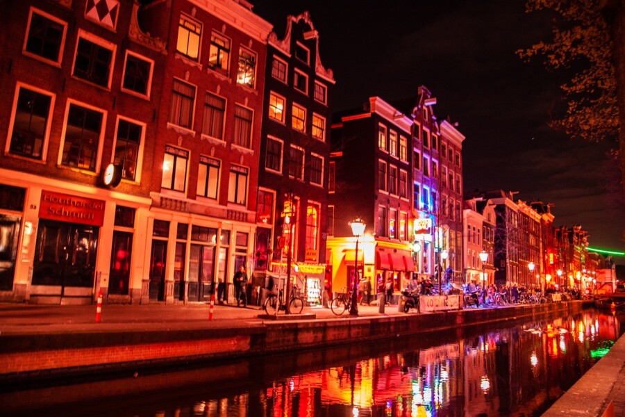 улица красных фонарей