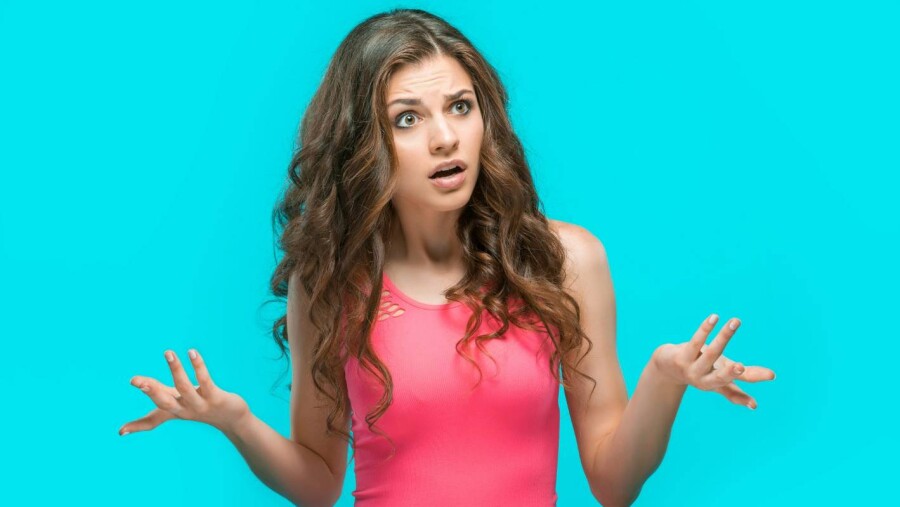 Девушка в возмущении