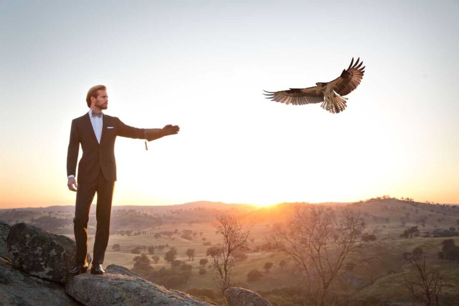 человек с орлом