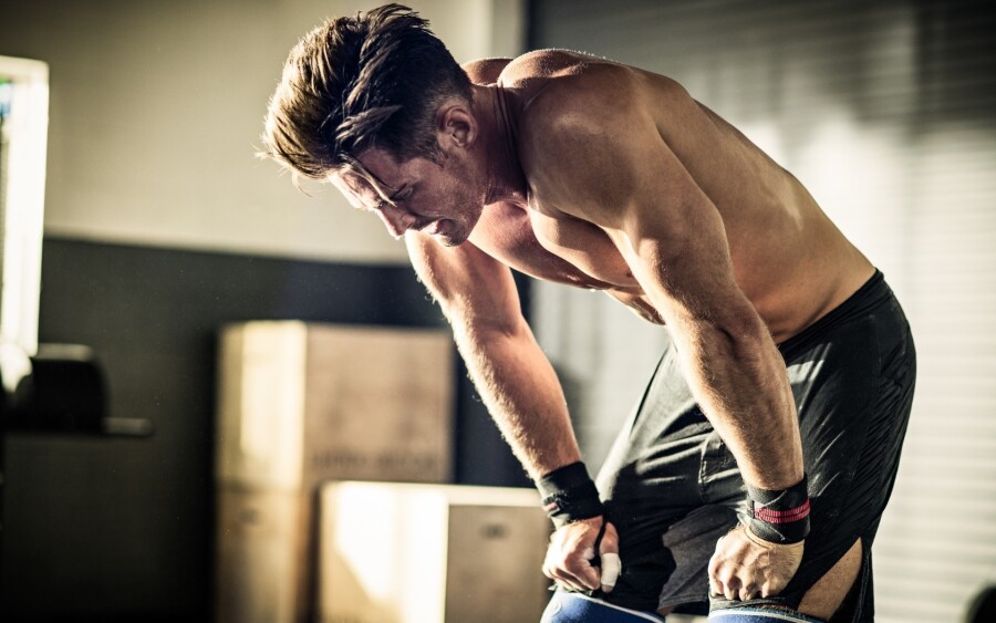 уставший парень