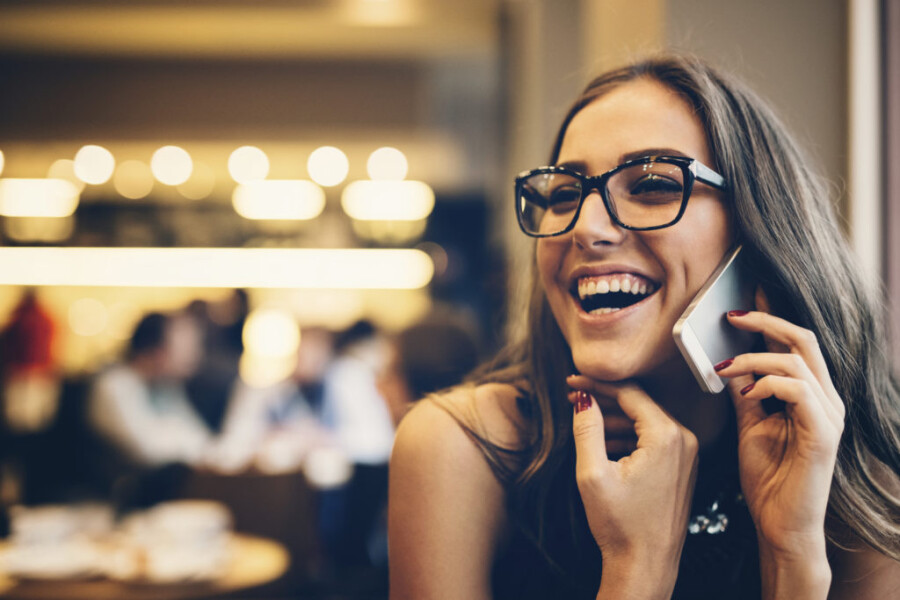 девушка знакомится