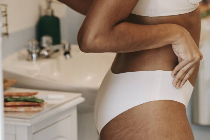 девушка в трусиках