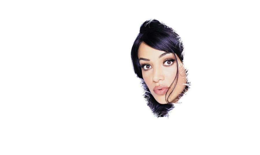 лицо на белом фоне