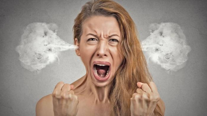 почему она злая при ПМС