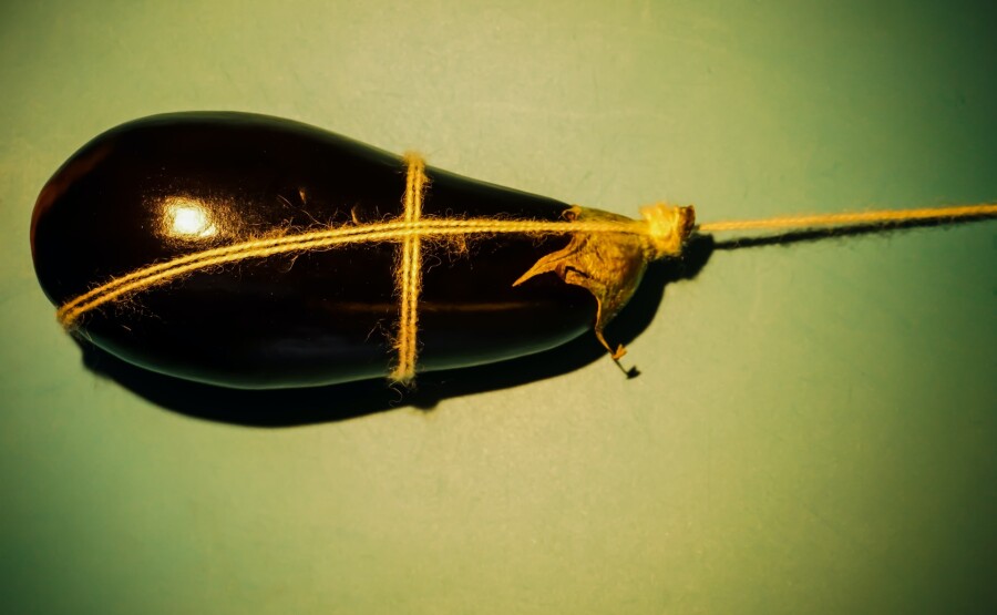 связанный баклажан