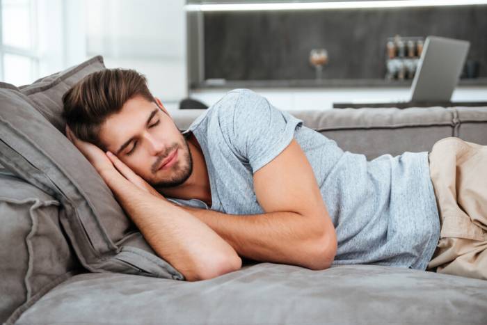 СМС спокойной ночи парню – 100 сообщений своими словами