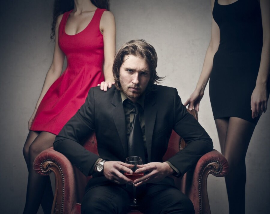 Как встречаться с двумя девушками