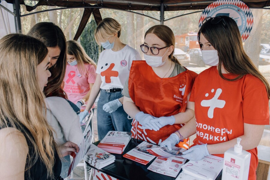 Чем занимаются волонтеры