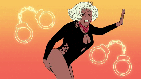 девушка шлепает себя