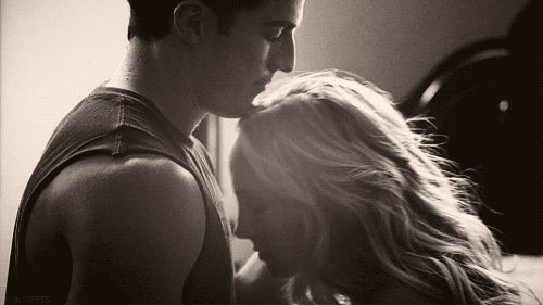 девушка любит друга