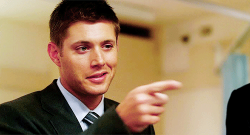 парень заигрывает