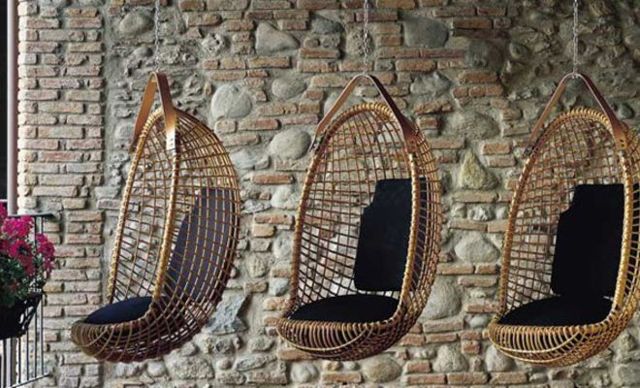 Уютное деревянное садовое кресло своими руками