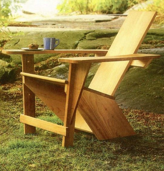 Уютное деревянное садовое кресло своими руками